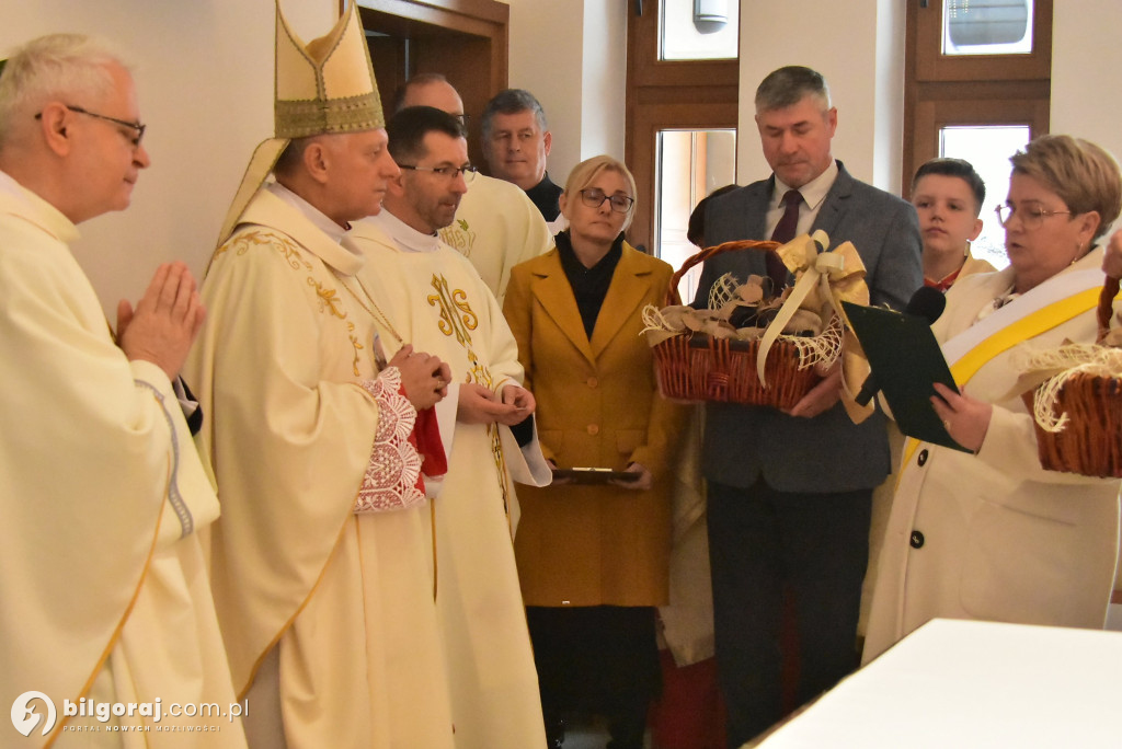 Wprowadzenie relikwii św. Jana Pawła II do Chmielka