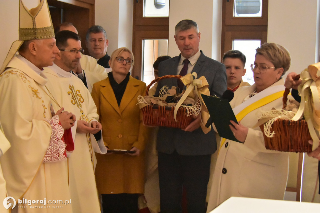 Wprowadzenie relikwii św. Jana Pawła II do Chmielka