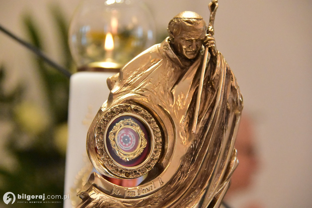 Wprowadzenie relikwii św. Jana Pawła II do Chmielka