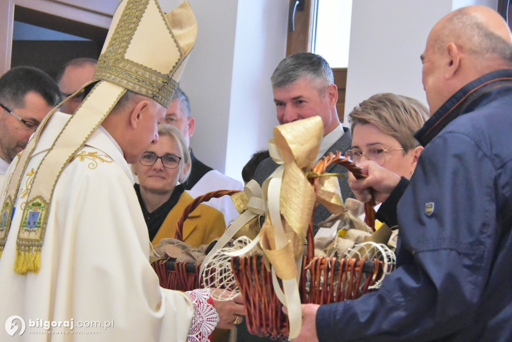 Wprowadzenie relikwii św. Jana Pawła II do Chmielka