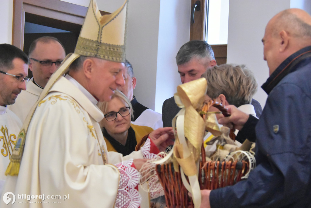 Wprowadzenie relikwii św. Jana Pawła II do Chmielka