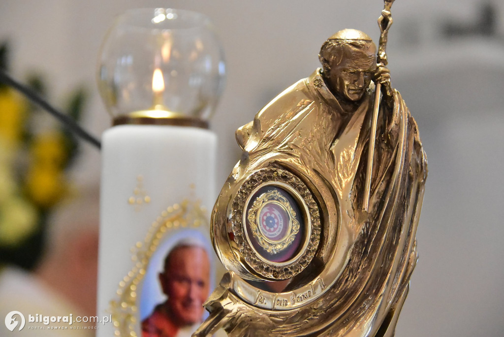 Wprowadzenie relikwii św. Jana Pawła II do Chmielka