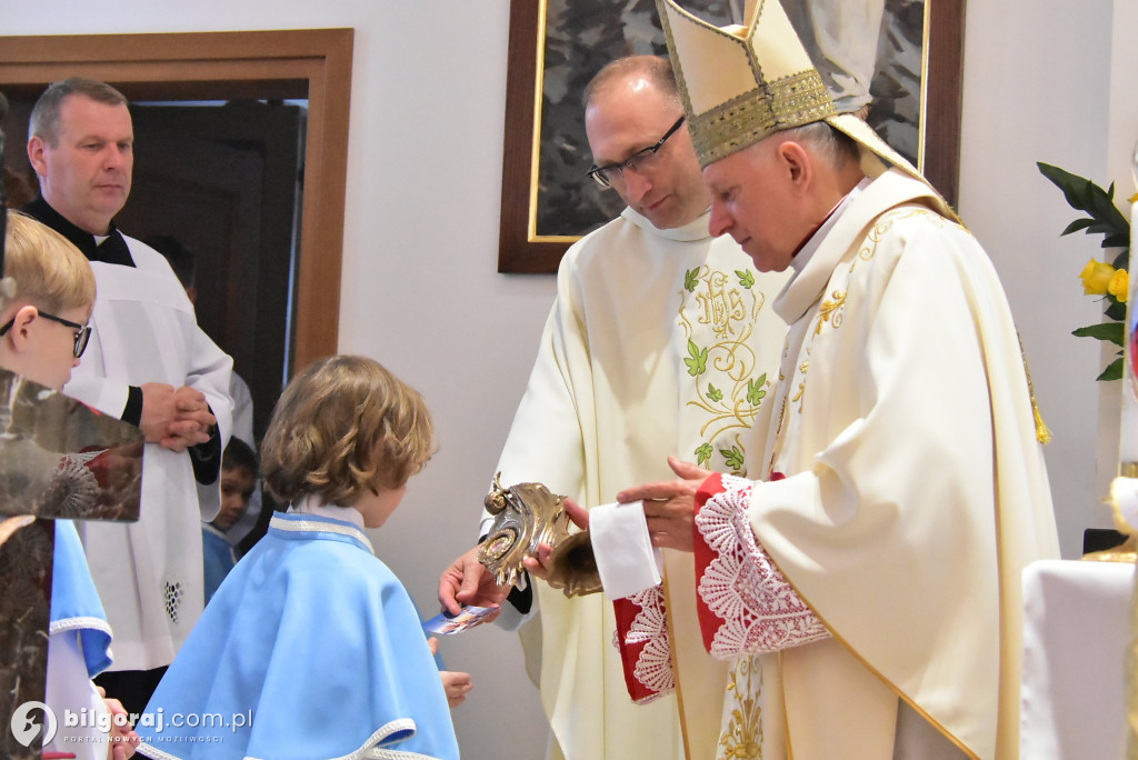 Wprowadzenie relikwii św. Jana Pawła II do Chmielka