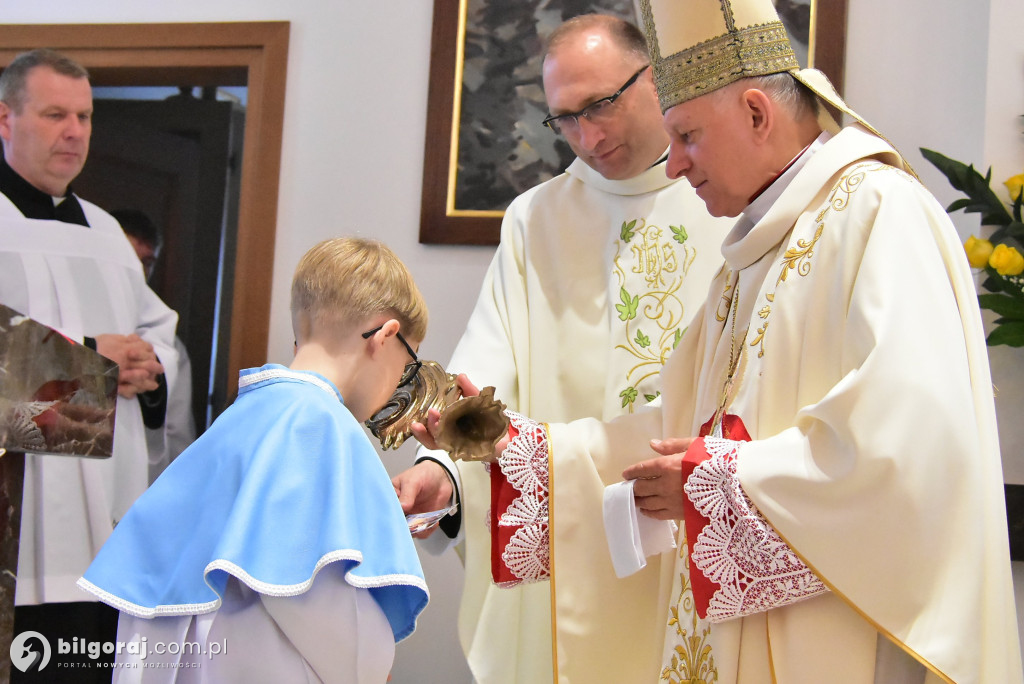 Wprowadzenie relikwii św. Jana Pawła II do Chmielka