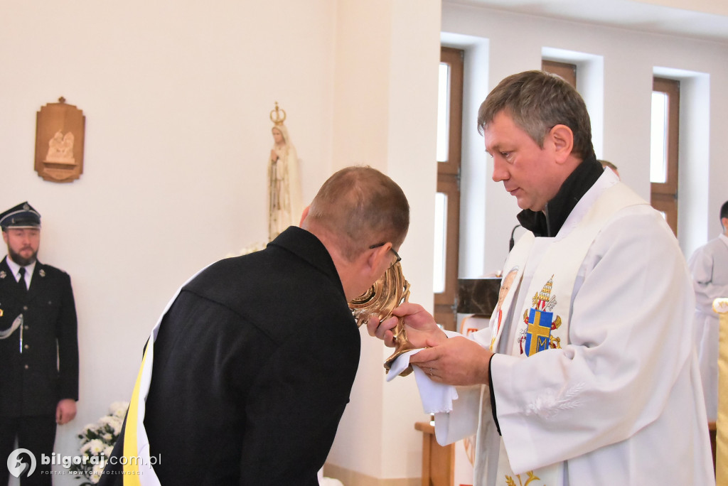 Wprowadzenie relikwii św. Jana Pawła II do Chmielka