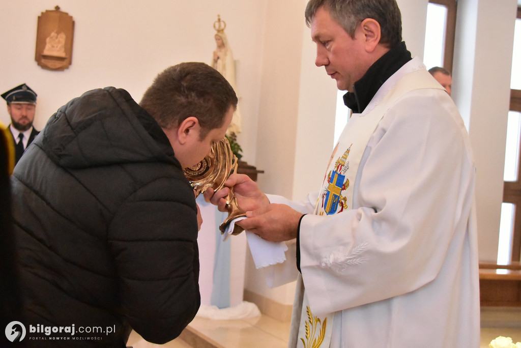 Wprowadzenie relikwii św. Jana Pawła II do Chmielka