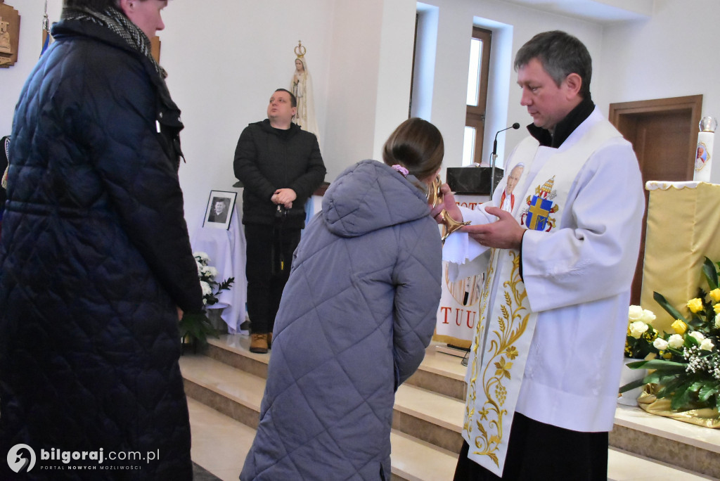 Wprowadzenie relikwii św. Jana Pawła II do Chmielka
