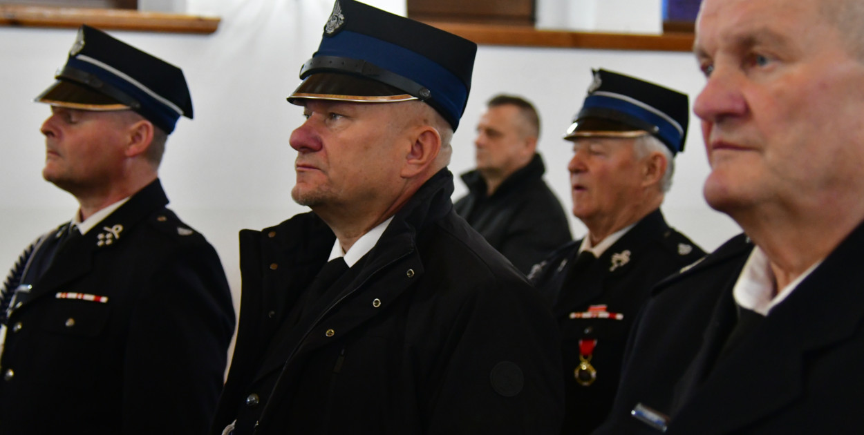 Strażacy gminy Biłgoraj na zaduszkach ku czci zmarłych Druhów