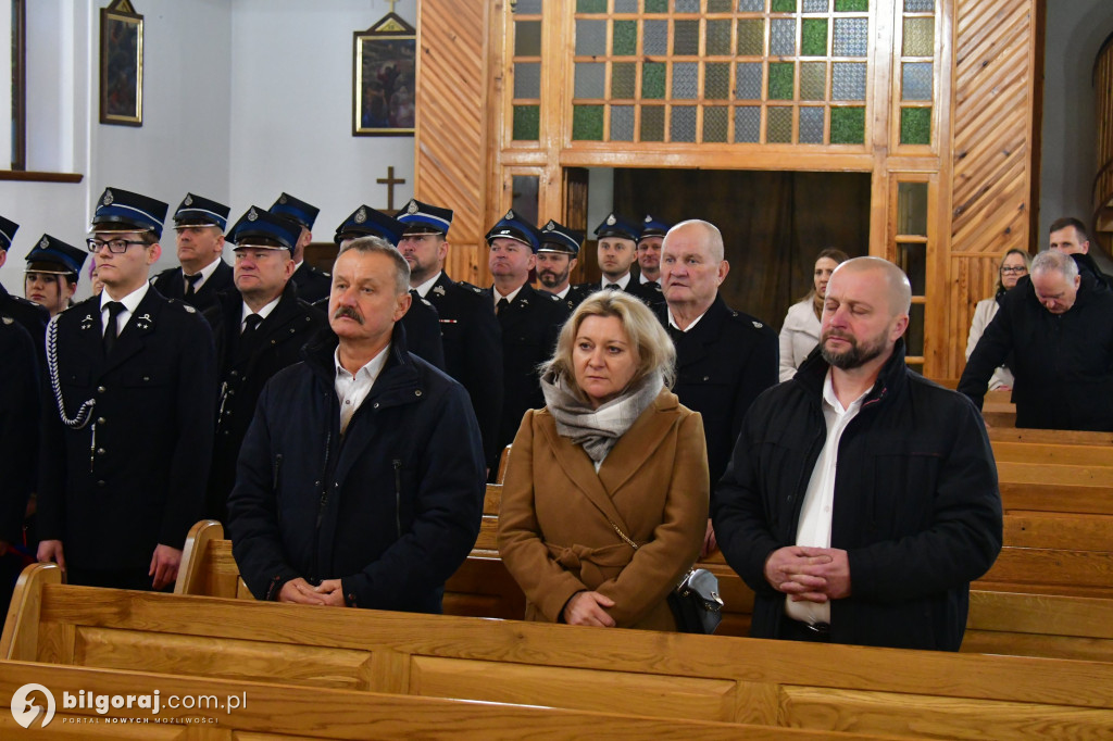 Strażacy gminy Biłgoraj na zaduszkach ku czci zmarłych Druhów