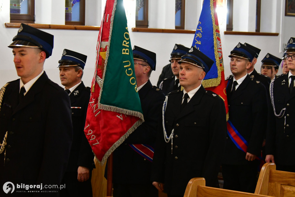 Strażacy gminy Biłgoraj na zaduszkach ku czci zmarłych Druhów