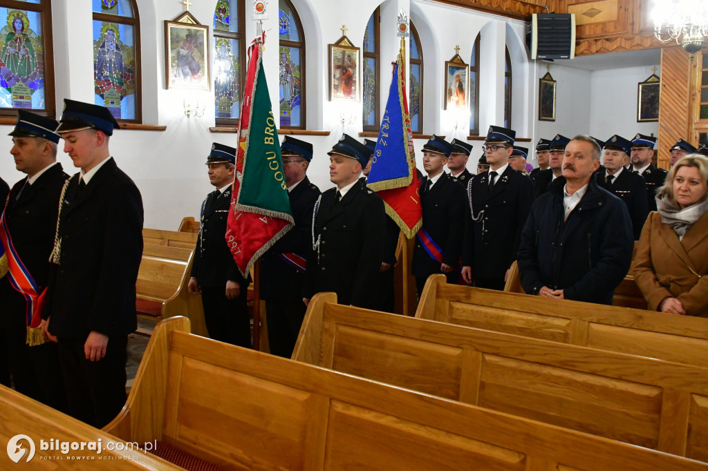 Strażacy gminy Biłgoraj na zaduszkach ku czci zmarłych Druhów