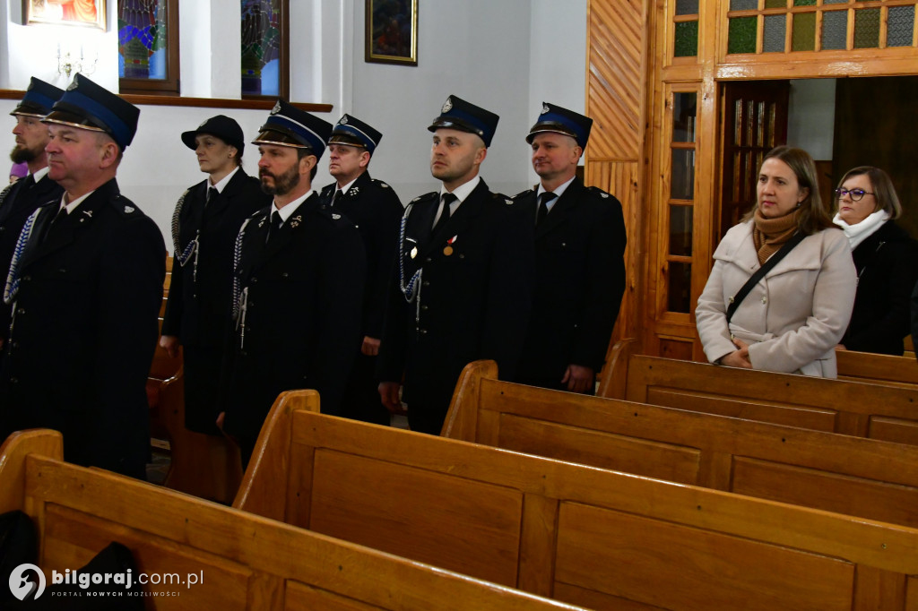 Strażacy gminy Biłgoraj na zaduszkach ku czci zmarłych Druhów
