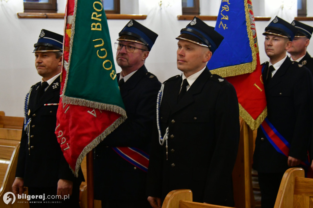 Strażacy gminy Biłgoraj na zaduszkach ku czci zmarłych Druhów