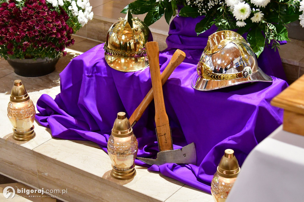 Strażacy gminy Biłgoraj na zaduszkach ku czci zmarłych Druhów