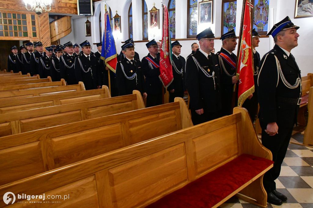 Strażacy gminy Biłgoraj na zaduszkach ku czci zmarłych Druhów