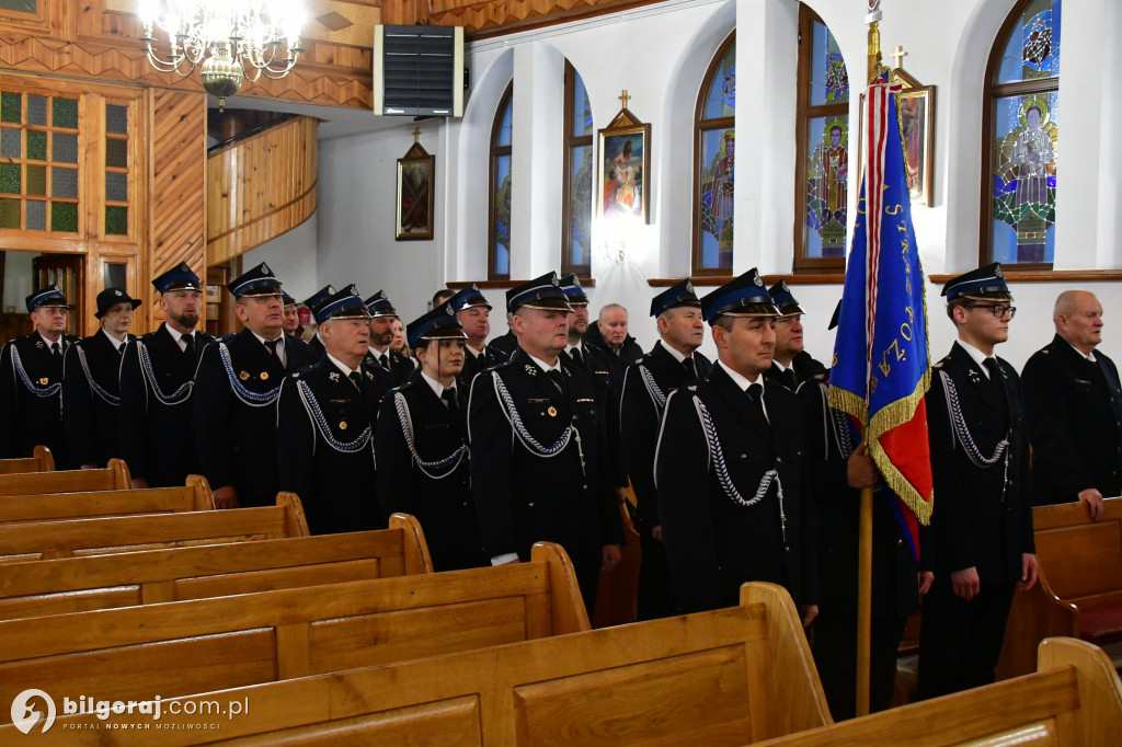 Strażacy gminy Biłgoraj na zaduszkach ku czci zmarłych Druhów