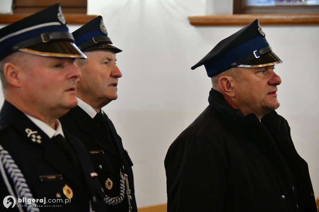 Strażacy gminy Biłgoraj na zaduszkach ku czci zmarłych Druhów
