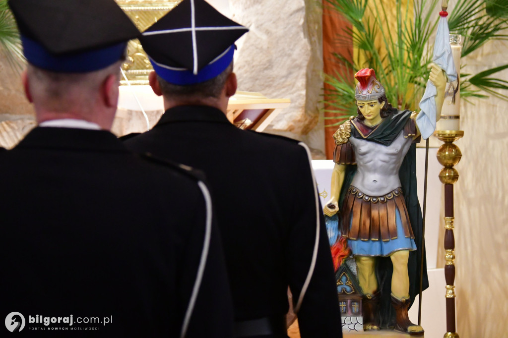 Strażacy gminy Biłgoraj na zaduszkach ku czci zmarłych Druhów