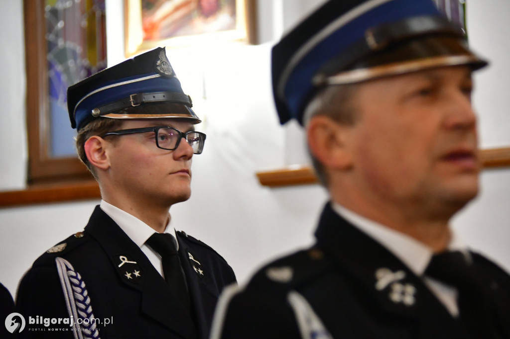 Strażacy gminy Biłgoraj na zaduszkach ku czci zmarłych Druhów