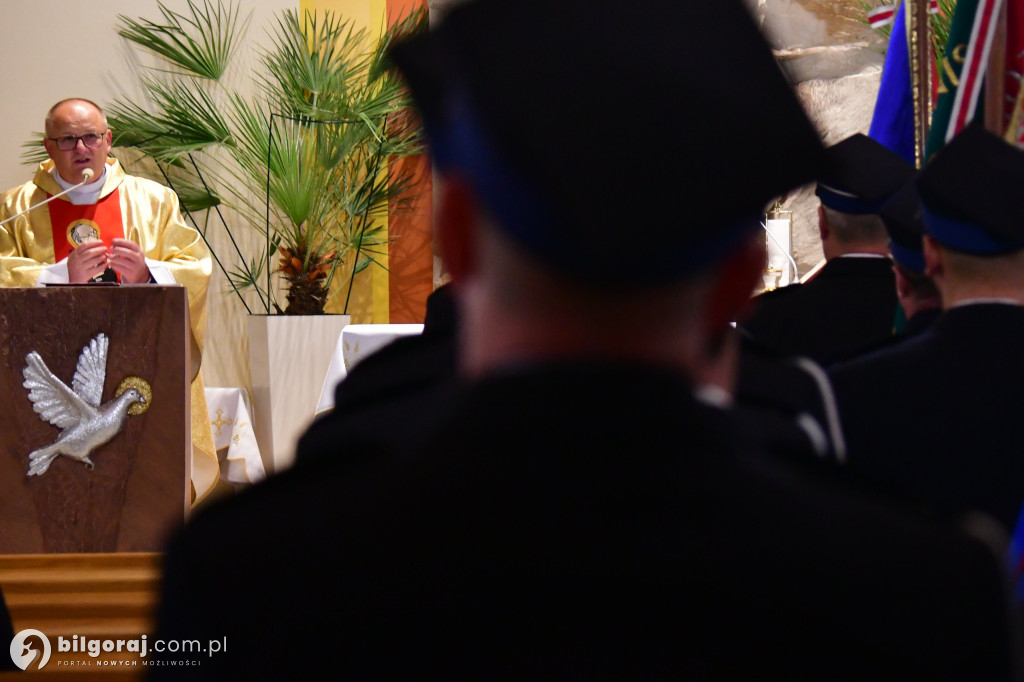 Strażacy gminy Biłgoraj na zaduszkach ku czci zmarłych Druhów