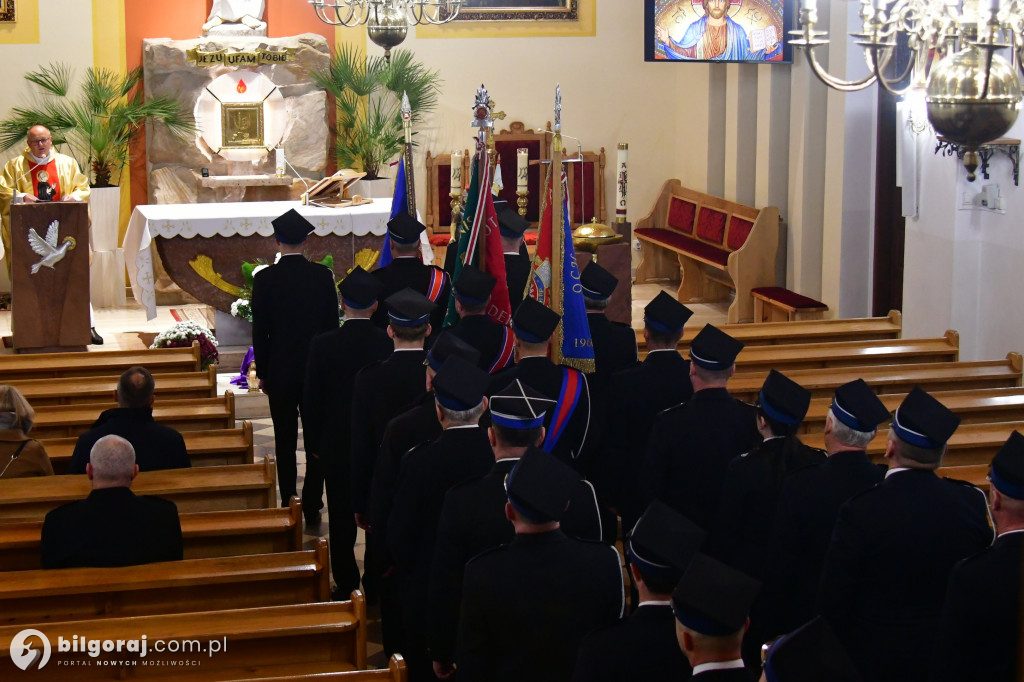 Strażacy gminy Biłgoraj na zaduszkach ku czci zmarłych Druhów