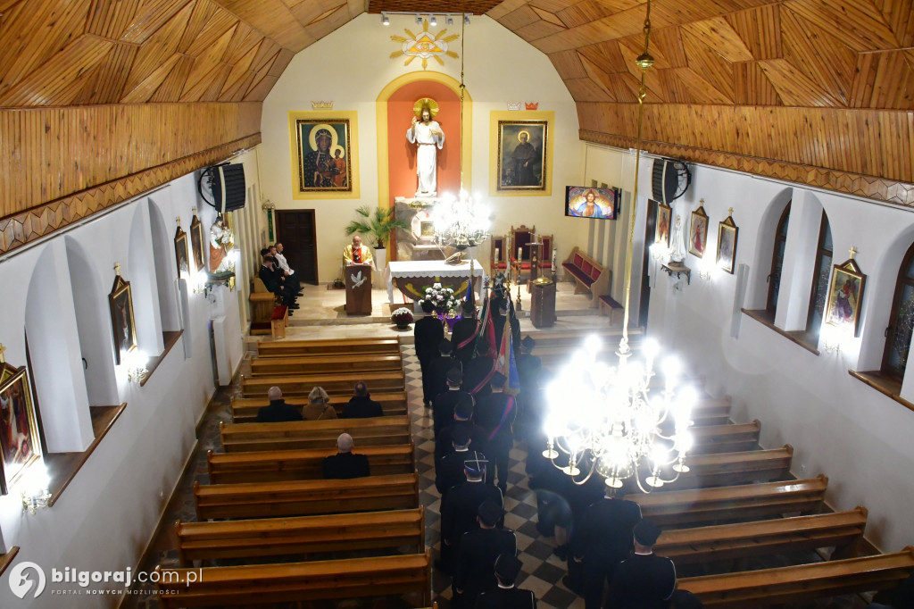 Strażacy gminy Biłgoraj na zaduszkach ku czci zmarłych Druhów