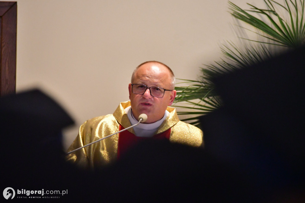 Strażacy gminy Biłgoraj na zaduszkach ku czci zmarłych Druhów