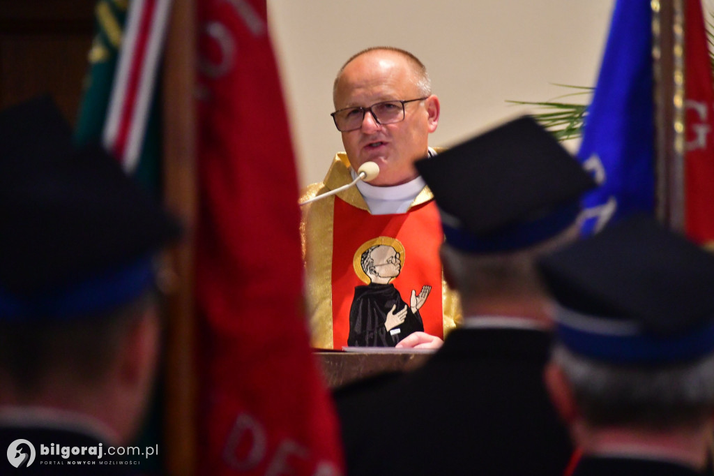 Strażacy gminy Biłgoraj na zaduszkach ku czci zmarłych Druhów