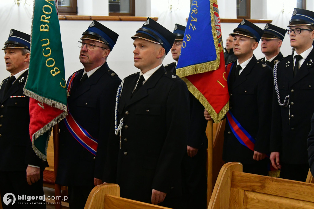 Strażacy gminy Biłgoraj na zaduszkach ku czci zmarłych Druhów