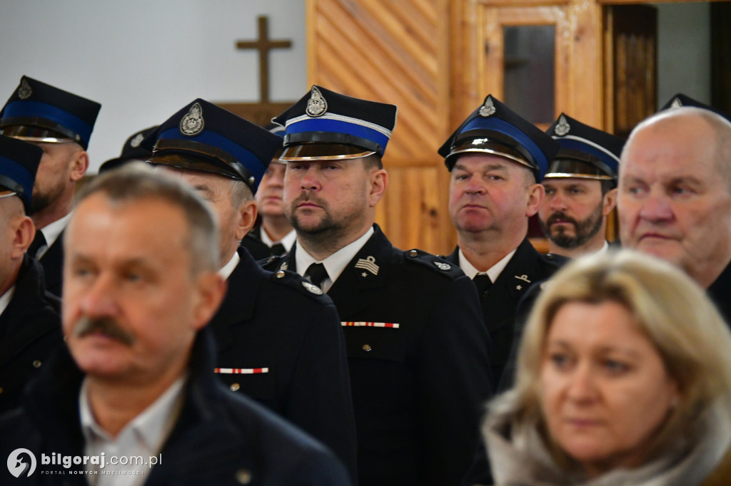 Strażacy gminy Biłgoraj na zaduszkach ku czci zmarłych Druhów