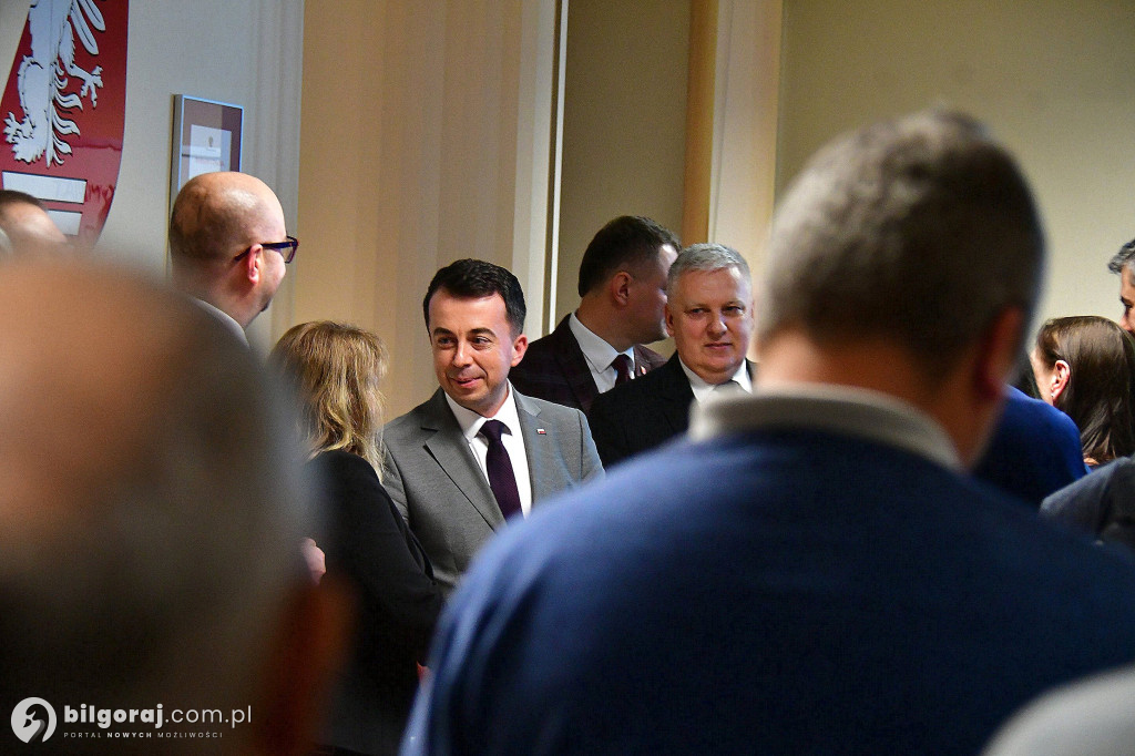 Trwa sesja Rady Powiatu. Co z wnioskiem o odwołanie Zarządu Powiatu