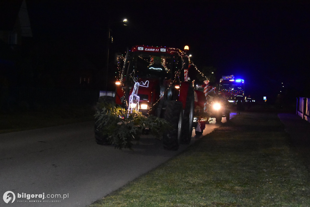 Strażacy i KGW w akcji: Mikołaj na quadzie odwiedził Majdan