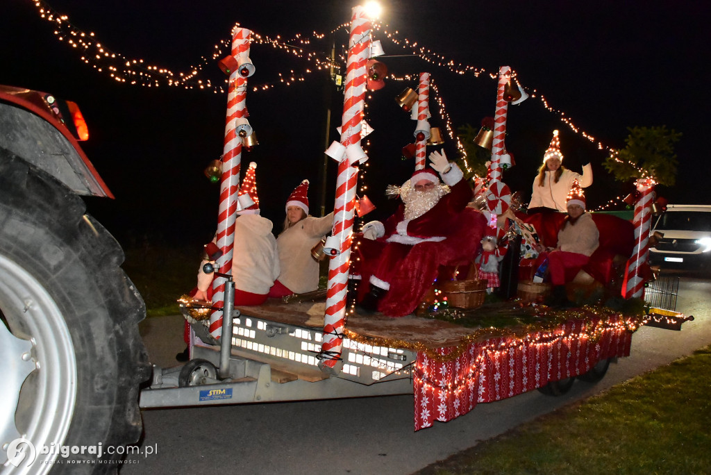 Strażacy i KGW w akcji: Mikołaj na quadzie odwiedził Majdan