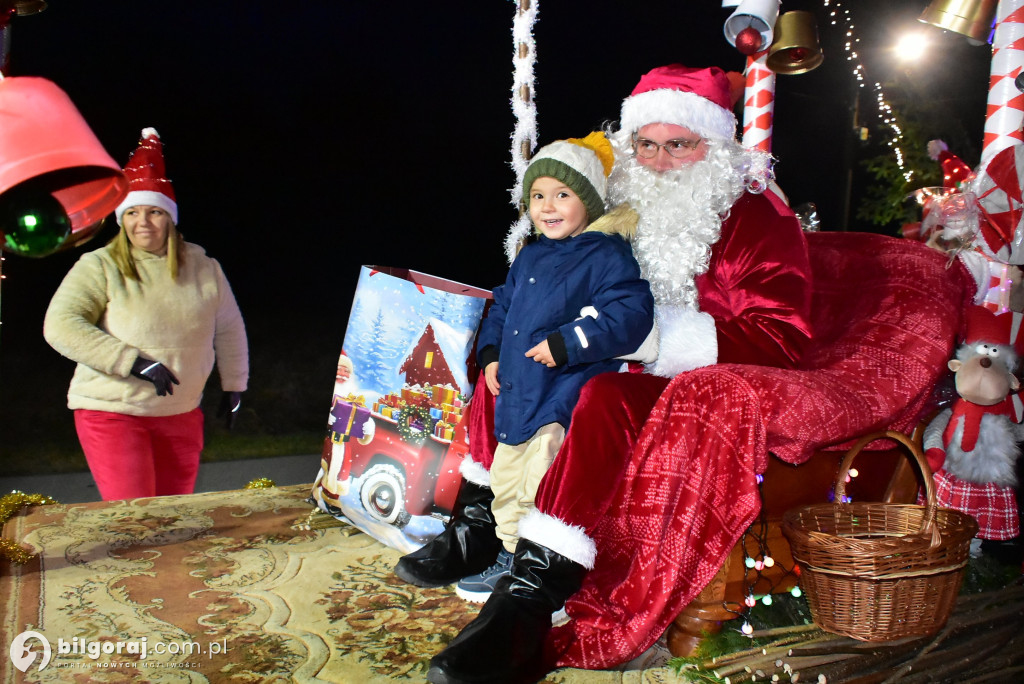 Strażacy i KGW w akcji: Mikołaj na quadzie odwiedził Majdan