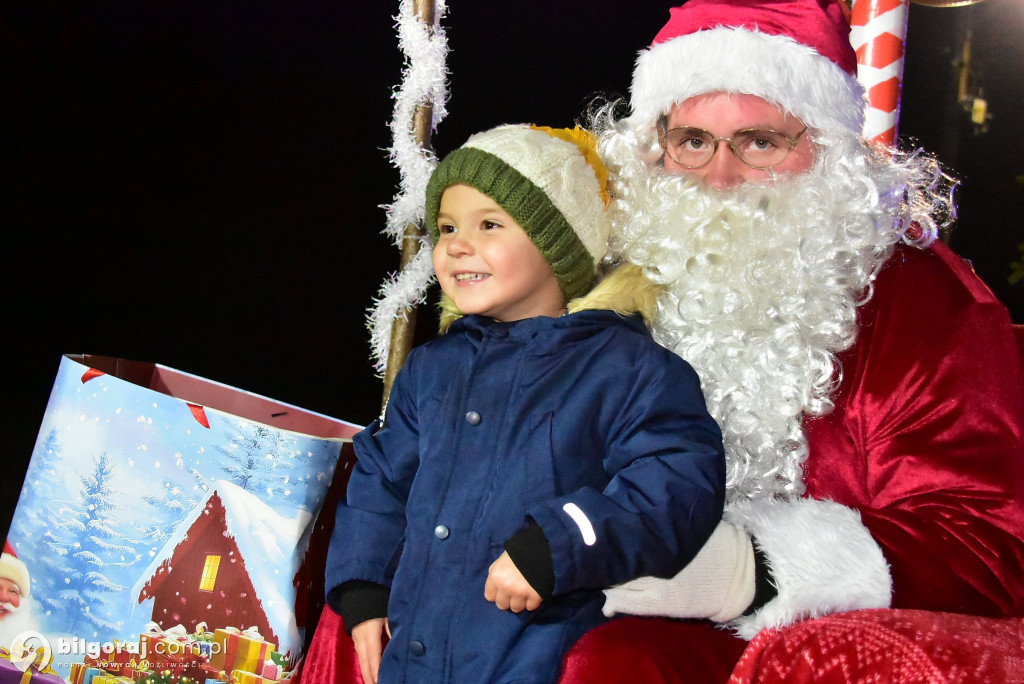 Strażacy i KGW w akcji: Mikołaj na quadzie odwiedził Majdan