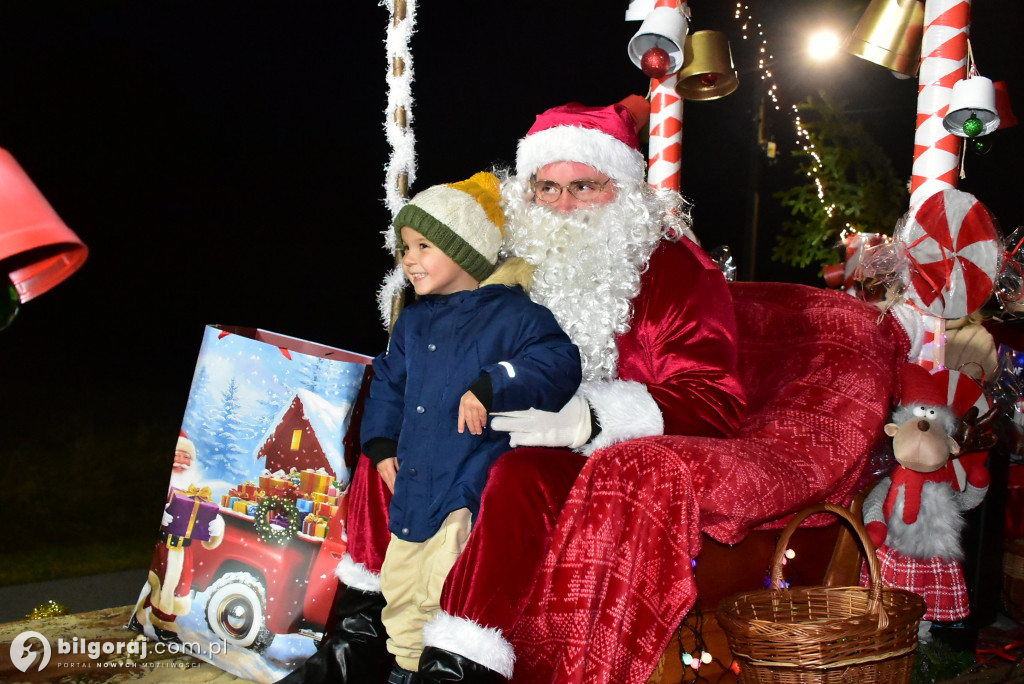 Strażacy i KGW w akcji: Mikołaj na quadzie odwiedził Majdan