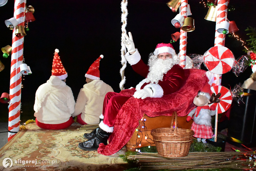 Strażacy i KGW w akcji: Mikołaj na quadzie odwiedził Majdan