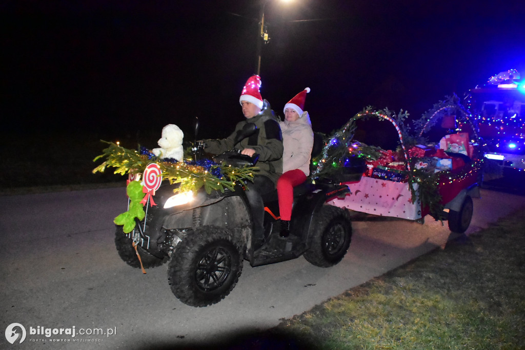 Strażacy i KGW w akcji: Mikołaj na quadzie odwiedził Majdan