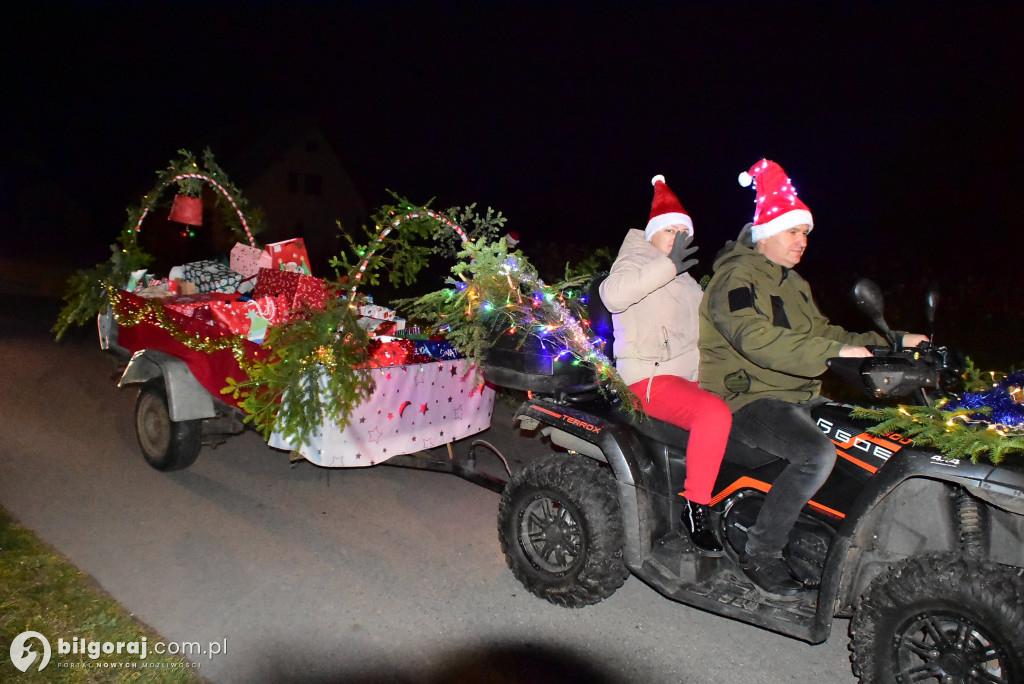 Strażacy i KGW w akcji: Mikołaj na quadzie odwiedził Majdan