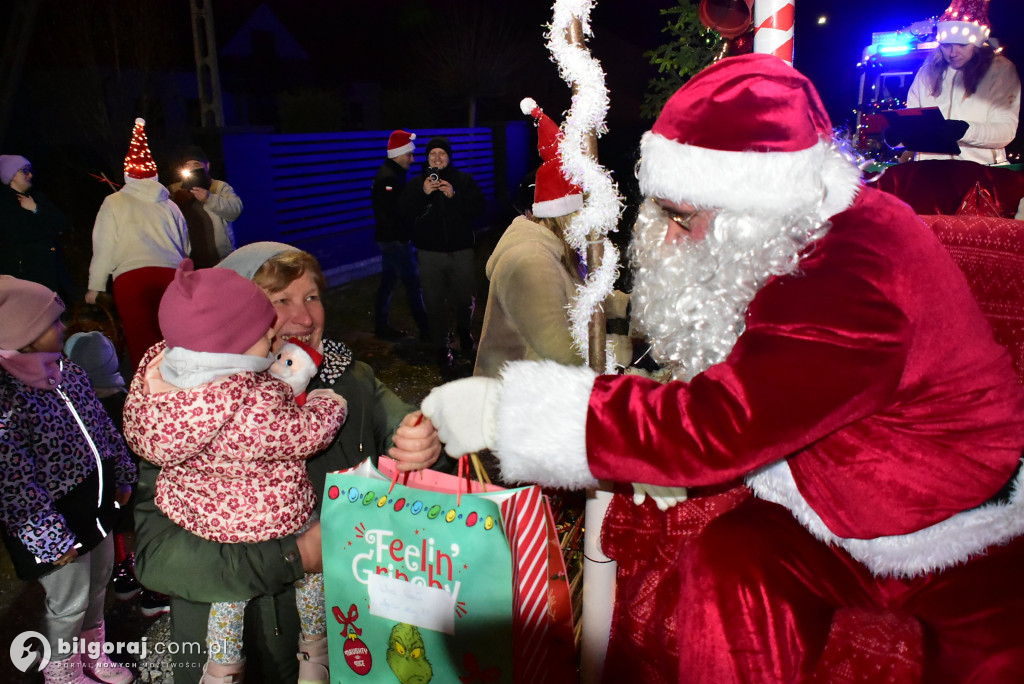 Strażacy i KGW w akcji: Mikołaj na quadzie odwiedził Majdan
