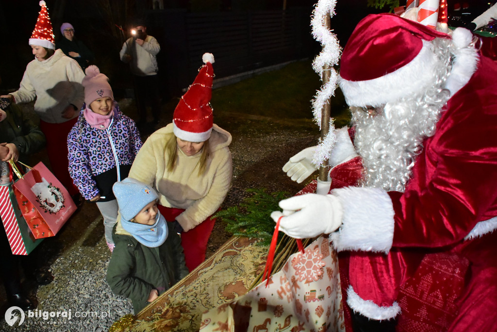 Strażacy i KGW w akcji: Mikołaj na quadzie odwiedził Majdan