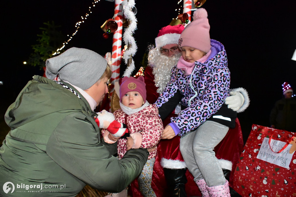 Strażacy i KGW w akcji: Mikołaj na quadzie odwiedził Majdan