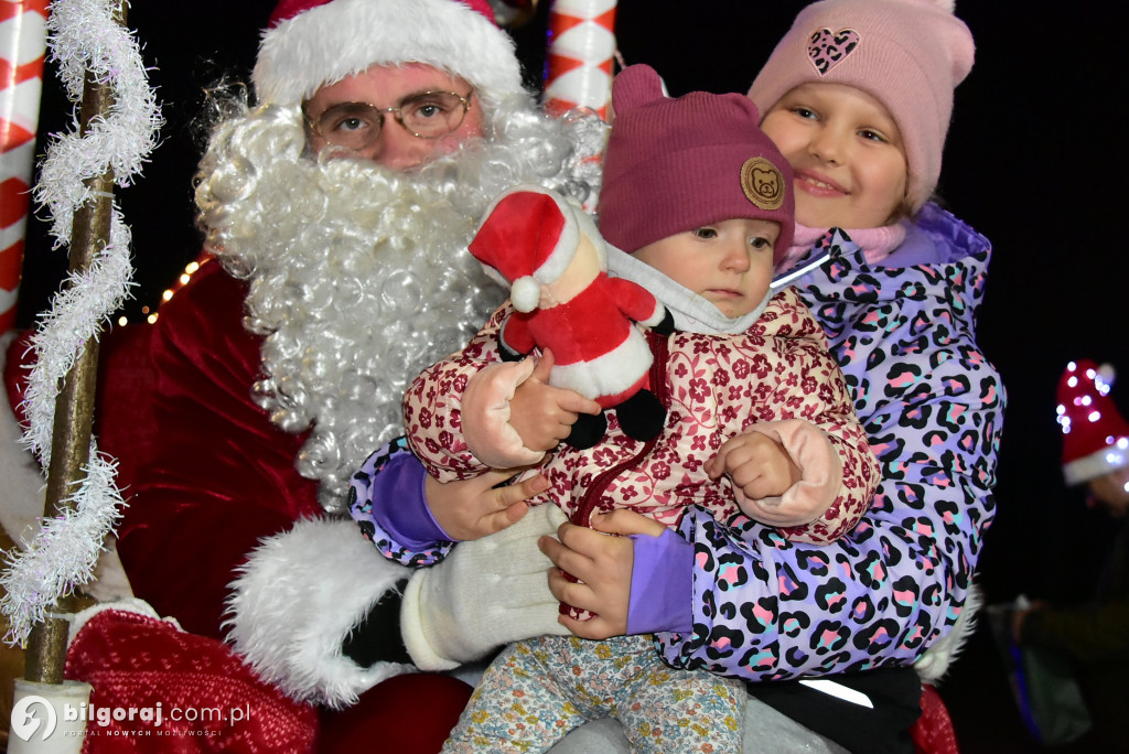 Strażacy i KGW w akcji: Mikołaj na quadzie odwiedził Majdan