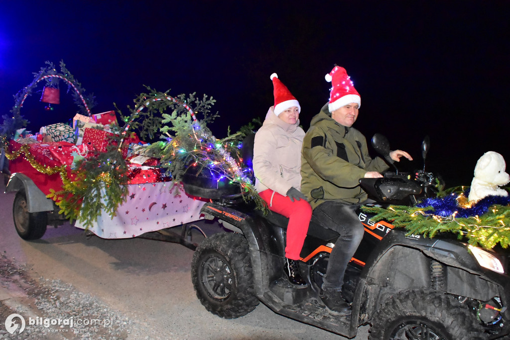 Strażacy i KGW w akcji: Mikołaj na quadzie odwiedził Majdan