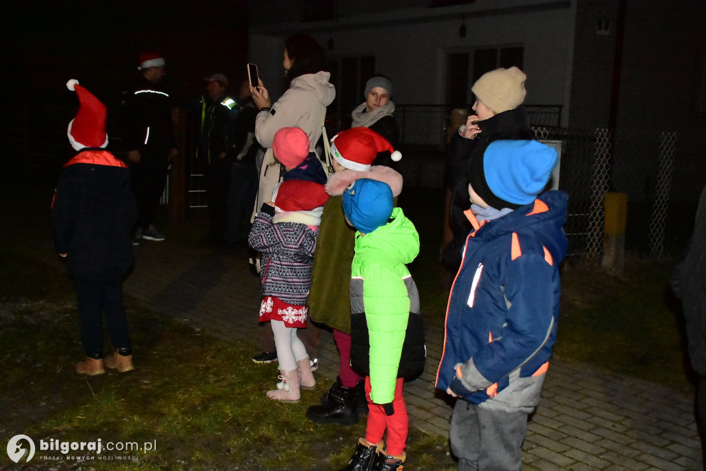 Strażacy i KGW w akcji: Mikołaj na quadzie odwiedził Majdan