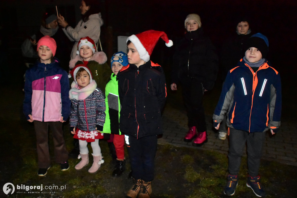 Strażacy i KGW w akcji: Mikołaj na quadzie odwiedził Majdan