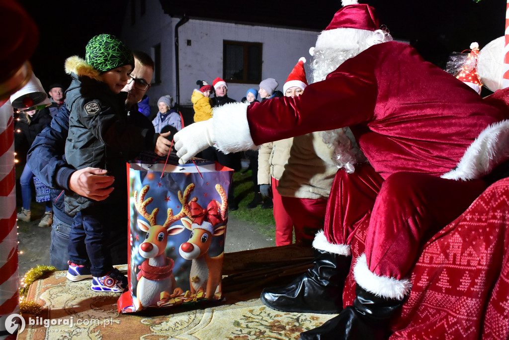 Strażacy i KGW w akcji: Mikołaj na quadzie odwiedził Majdan