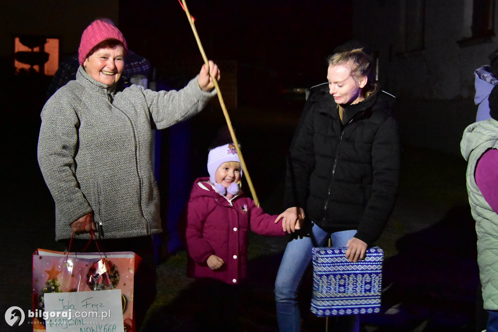 Strażacy i KGW w akcji: Mikołaj na quadzie odwiedził Majdan