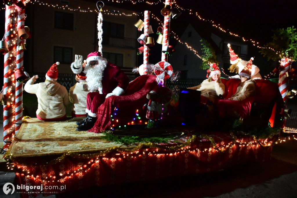 Strażacy i KGW w akcji: Mikołaj na quadzie odwiedził Majdan