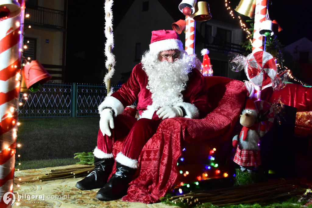 Strażacy i KGW w akcji: Mikołaj na quadzie odwiedził Majdan